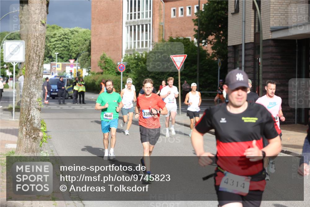 12.06.2026 - Holstenköstenlauf Andreas Tolksdorf http://msf.ph/oto/9745823 12.06.2026 19:08:55 Laufen 4648, 3380, 4175, 4314, 56 meine-sportfotos.de