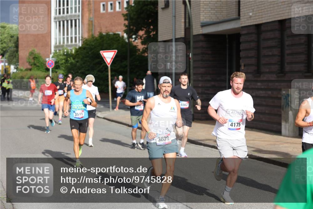 12.06.2026 - Holstenköstenlauf Andreas Tolksdorf http://msf.ph/oto/9745828 12.06.2026 19:08:59 Laufen 3354, 1015, 4582, 3599, 3639, 4862, 4175 meine-sportfotos.de