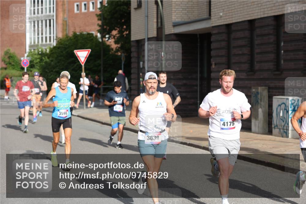 12.06.2026 - Holstenköstenlauf Andreas Tolksdorf http://msf.ph/oto/9745829 12.06.2026 19:08:59 Laufen 3599, 4582, 3639, 4175 meine-sportfotos.de