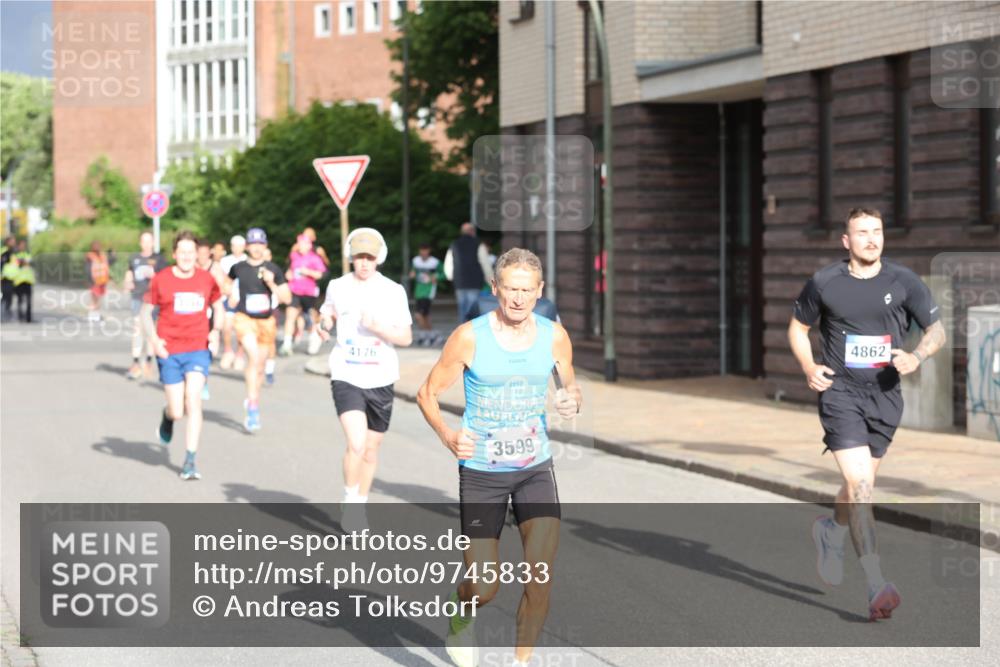 12.06.2026 - Holstenköstenlauf Andreas Tolksdorf http://msf.ph/oto/9745833 12.06.2026 19:09:01 Laufen 4176, 4862, 3599 meine-sportfotos.de