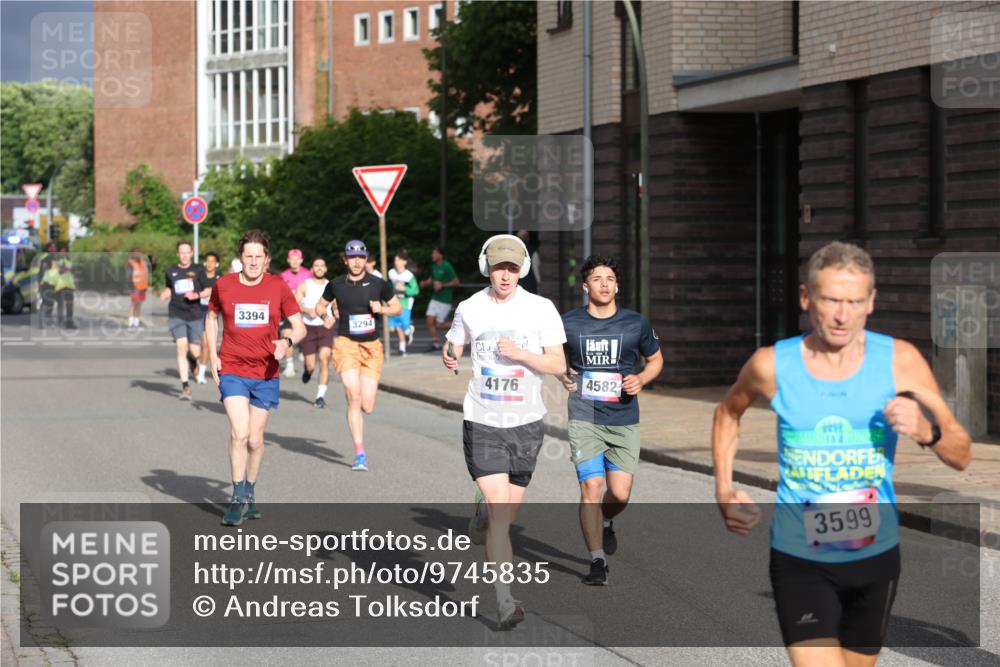 12.06.2026 - Holstenköstenlauf Andreas Tolksdorf http://msf.ph/oto/9745835 12.06.2026 19:09:02 Laufen 0015, 3394, 3294, 4176, 4582, 3599 meine-sportfotos.de