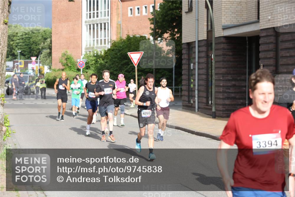 12.06.2026 - Holstenköstenlauf Andreas Tolksdorf http://msf.ph/oto/9745838 12.06.2026 19:09:05 Laufen 3350, 3159, 378, 4799, 3394 meine-sportfotos.de
