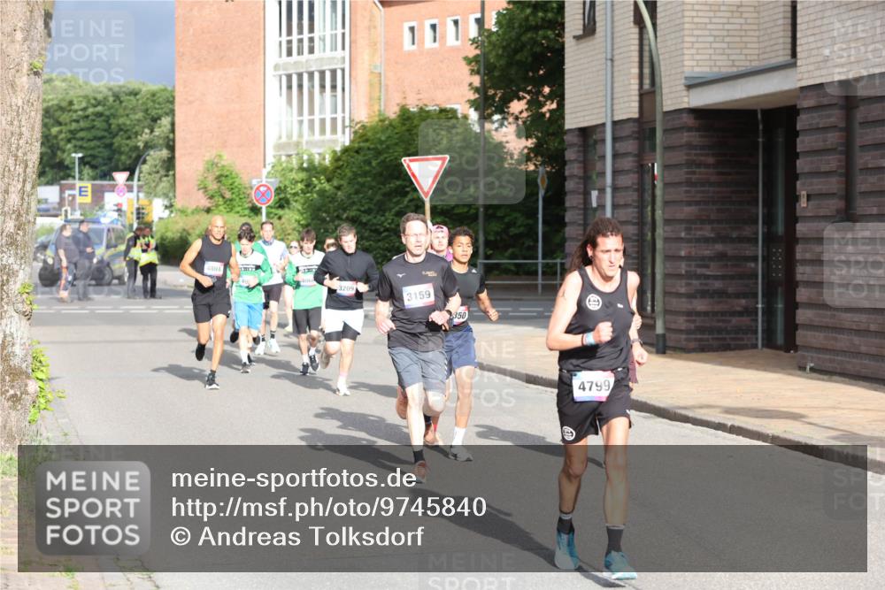 12.06.2026 - Holstenköstenlauf Andreas Tolksdorf http://msf.ph/oto/9745840 12.06.2026 19:09:06 Laufen 4804, 4066, 3209, 3159, 350, 4799 meine-sportfotos.de