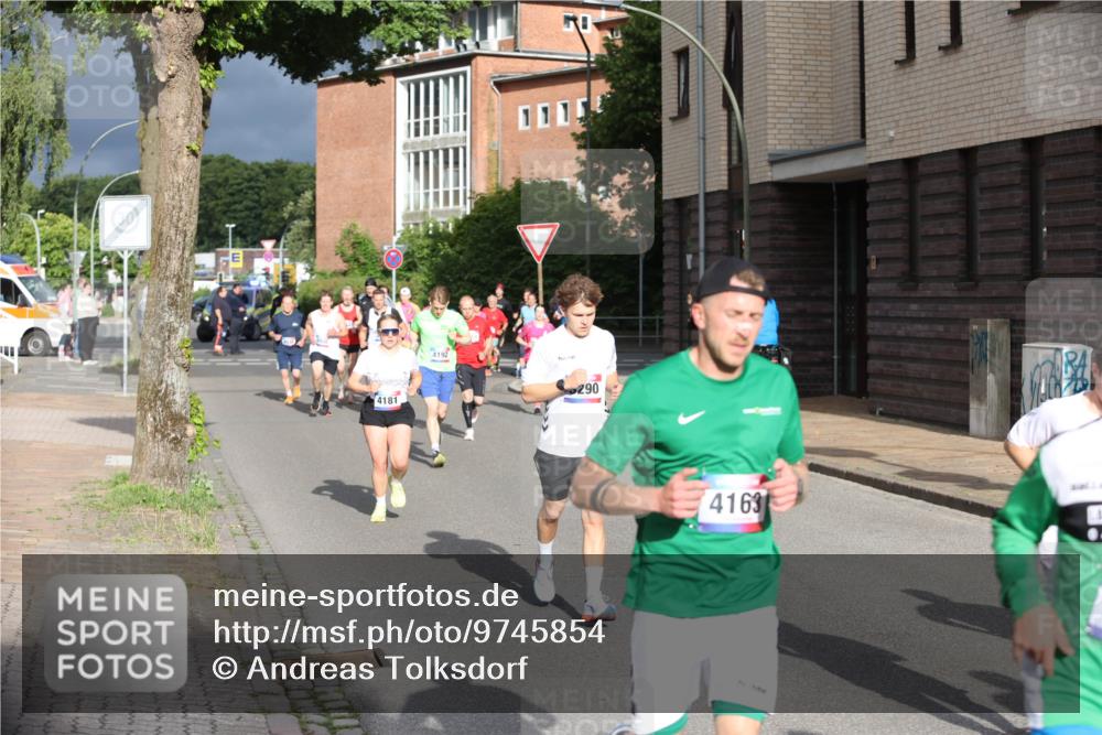 12.06.2026 - Holstenköstenlauf Andreas Tolksdorf http://msf.ph/oto/9745854 12.06.2026 19:09:14 Laufen 4181, 1115, 4192, 290, 4163 meine-sportfotos.de