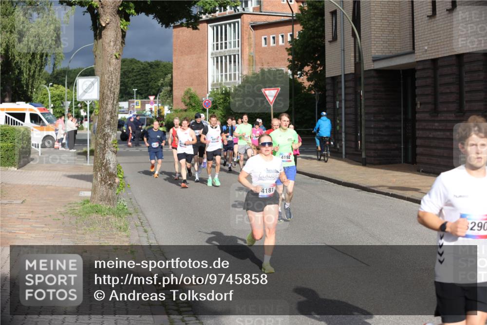 12.06.2026 - Holstenköstenlauf Andreas Tolksdorf http://msf.ph/oto/9745858 12.06.2026 19:09:15 Laufen 364, 4413, 4181, 4192, 3290 meine-sportfotos.de