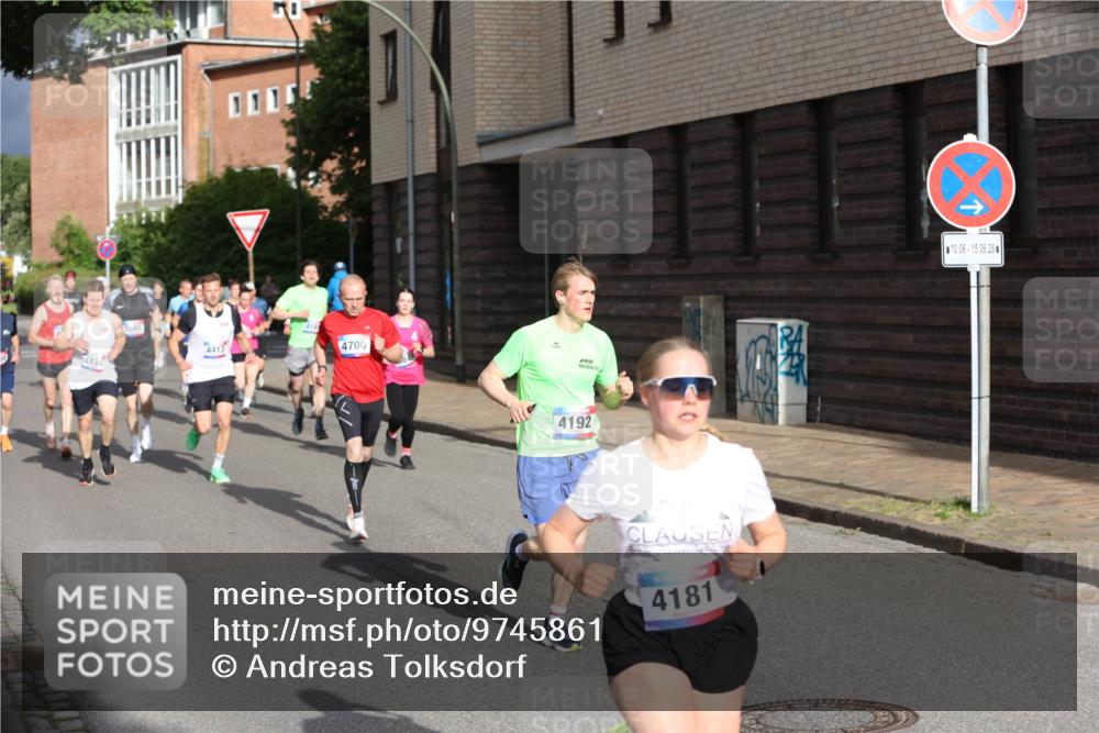 12.06.2026 - Holstenköstenlauf Andreas Tolksdorf http://msf.ph/oto/9745861 12.06.2026 19:09:17 Laufen 4438, 3645, 4413, 4700, 4192, 4181, 10, 06, 15, 06, 26 meine-sportfotos.de