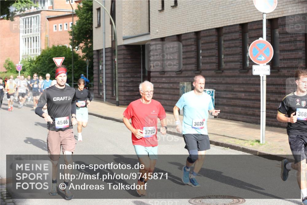 12.06.2026 - Holstenköstenlauf Andreas Tolksdorf http://msf.ph/oto/9745871 12.06.2026 19:09:24 Laufen 493, 4546, 3702, 3020, 20, 368 meine-sportfotos.de