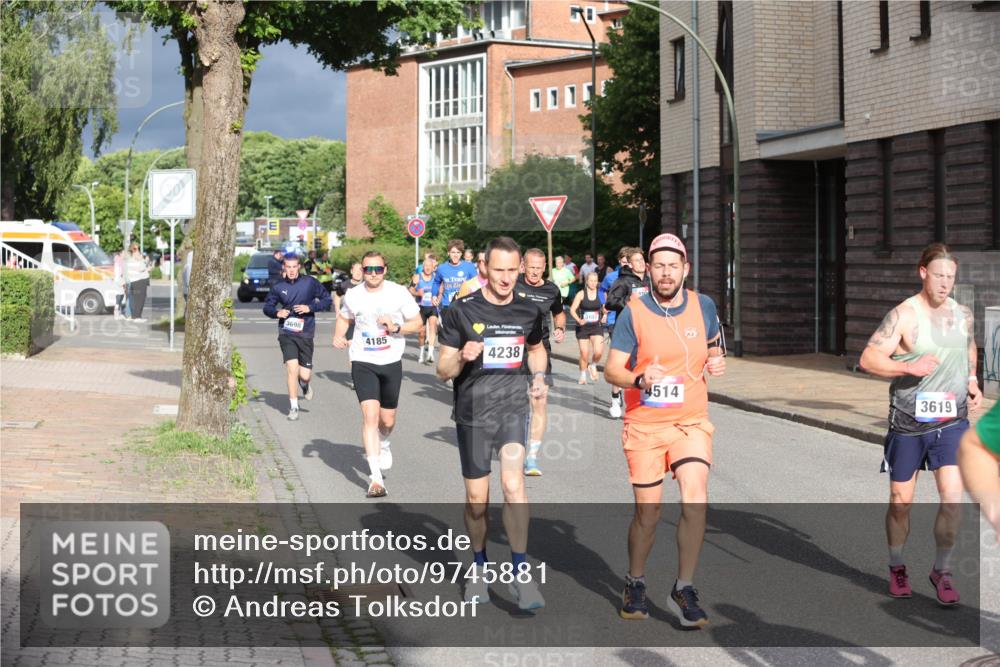 12.06.2026 - Holstenköstenlauf Andreas Tolksdorf http://msf.ph/oto/9745881 12.06.2026 19:09:32 Laufen 3698, 4185, 4238, 4514, 3619 meine-sportfotos.de