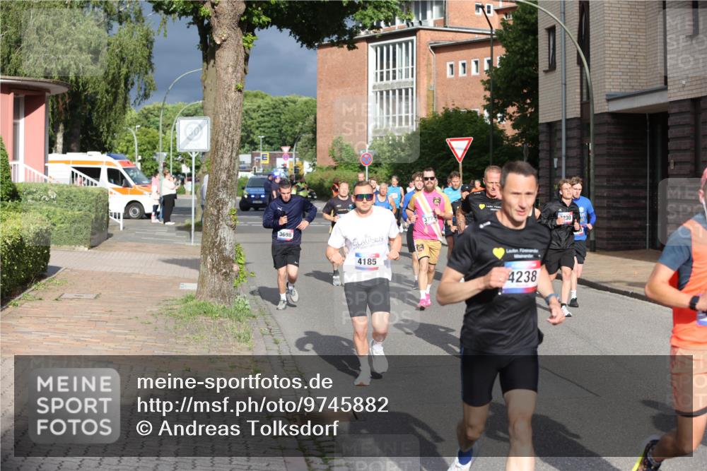 12.06.2026 - Holstenköstenlauf Andreas Tolksdorf http://msf.ph/oto/9745882 12.06.2026 19:09:33 Laufen 3698, 4185, 3723, 230, 4238 meine-sportfotos.de