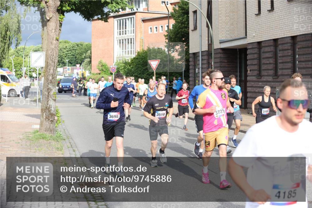 12.06.2026 - Holstenköstenlauf Andreas Tolksdorf http://msf.ph/oto/9745886 12.06.2026 19:09:36 Laufen 3698, 11155, 3510, 3757, 3725, 17, 3103, 4185 meine-sportfotos.de