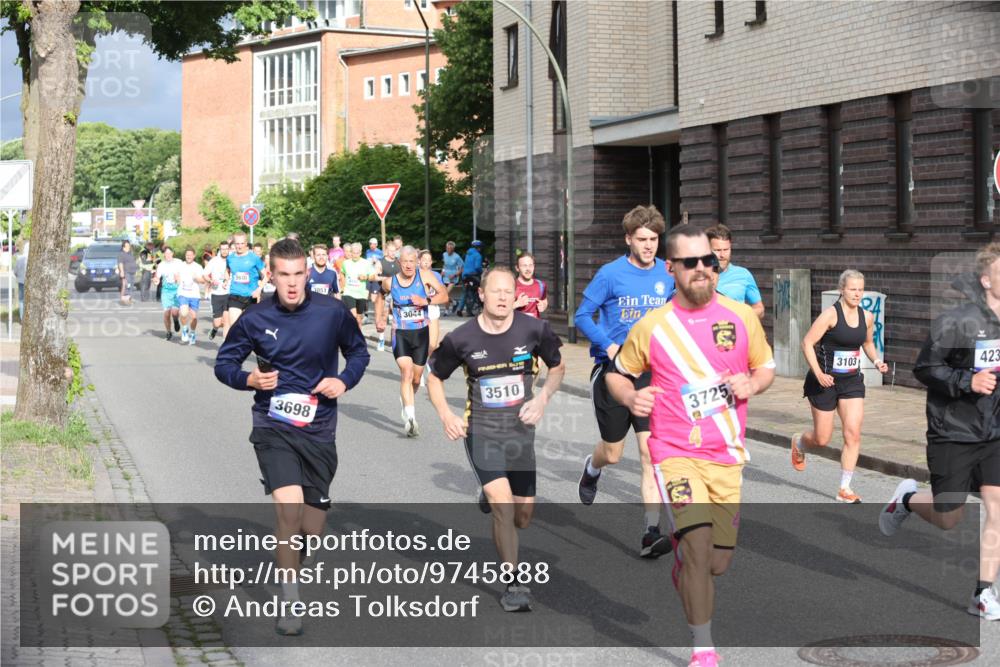 12.06.2026 - Holstenköstenlauf Andreas Tolksdorf http://msf.ph/oto/9745888 12.06.2026 19:09:36 Laufen 3930, 3698, 3051, 111, 3044, 3510, 3725, 3103, 423 meine-sportfotos.de