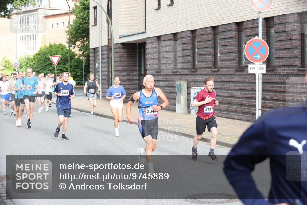 12.06.2026 - Holstenköstenlauf Andreas Tolksdorf http://msf.ph/oto/9745889 12.06.2026 19:09:39 Laufen 4115, 46, 11, 3930, 3051, 4669, 304, 3757, 10, 06, 15, 06, 26 meine-sportfotos.de