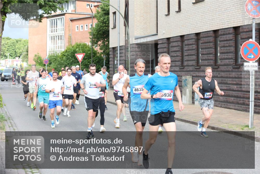 12.06.2026 - Holstenköstenlauf Andreas Tolksdorf http://msf.ph/oto/9745897 12.06.2026 19:09:42 Laufen 4115, 3891, 3146, 4635, 527, 418, 930, 3436, 10, 06, 15, 06, 26 meine-sportfotos.de