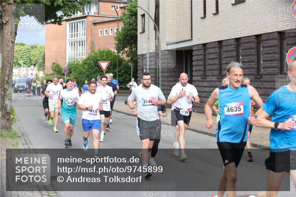 12.06.2026 - Holstenköstenlauf Andreas Tolksdorf http://msf.ph/oto/9745899 12.06.2026 19:09:43 Laufen 3522, 3549, 4115, 891, 3146, 4635, 4188 meine-sportfotos.de