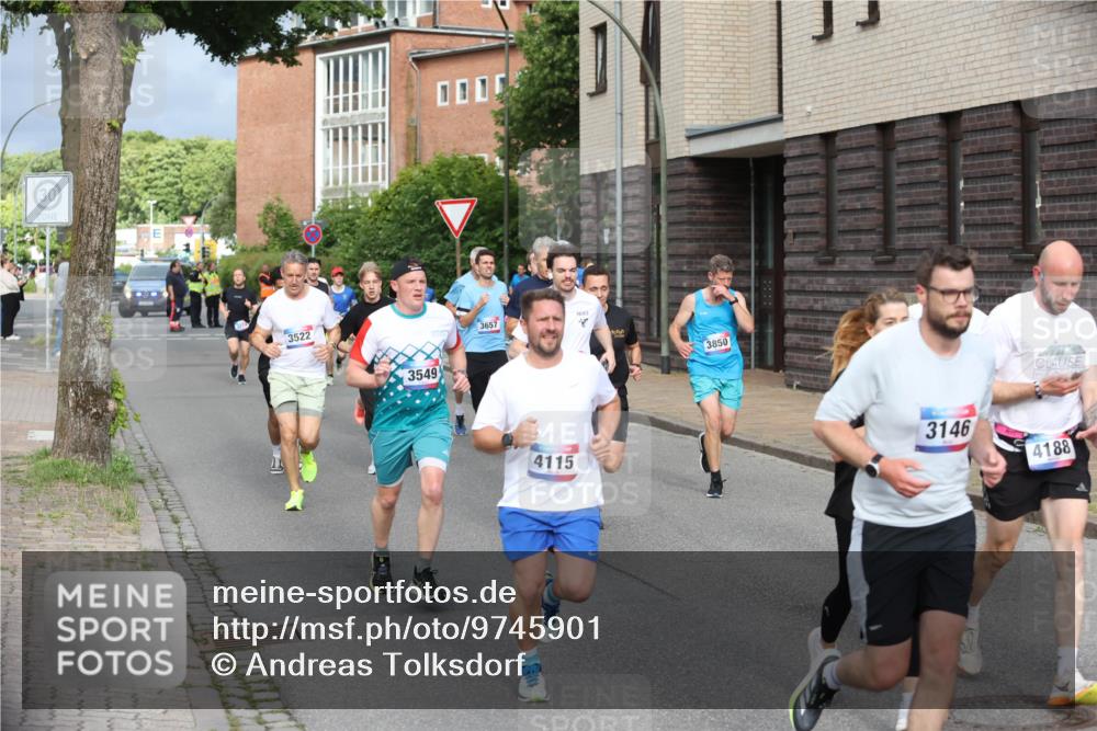 12.06.2026 - Holstenköstenlauf Andreas Tolksdorf http://msf.ph/oto/9745901 12.06.2026 19:09:44 Laufen 3522, 3549, 3657, 4115, 3850, 3146, 4188 meine-sportfotos.de