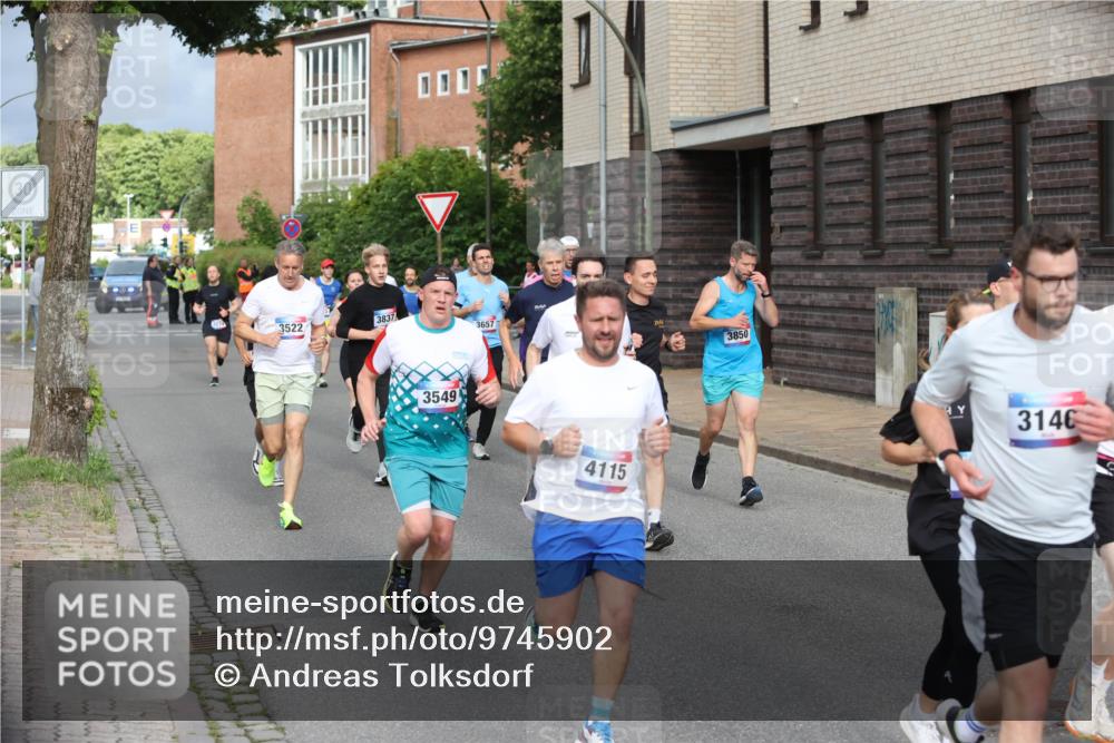 12.06.2026 - Holstenköstenlauf Andreas Tolksdorf http://msf.ph/oto/9745902 12.06.2026 19:09:44 Laufen 0015, 3522, 3837, 3657, 3549, 4115, 3850, 3146 meine-sportfotos.de