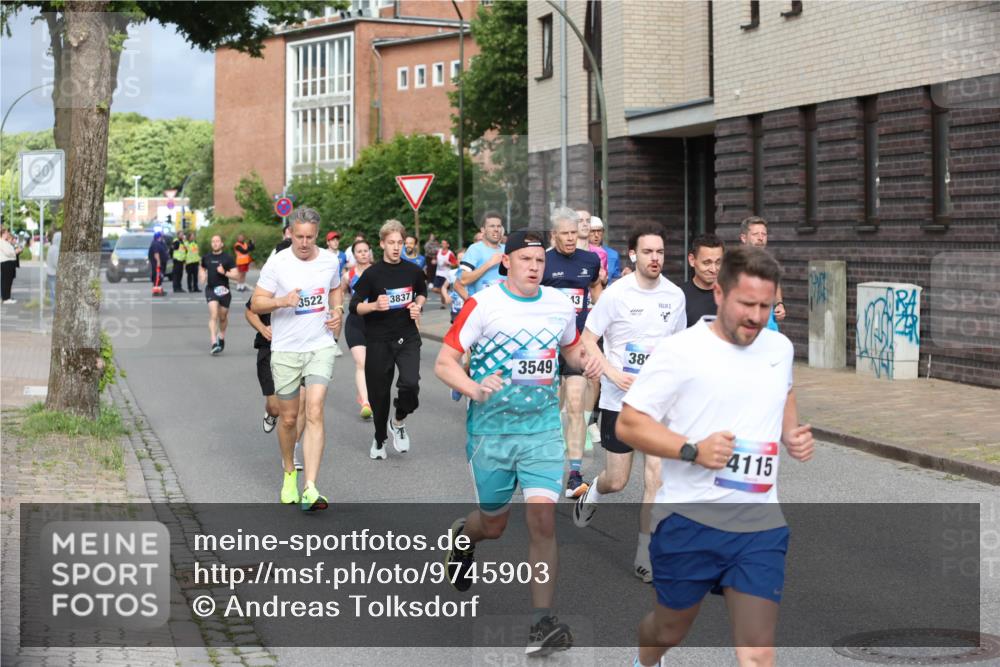 12.06.2026 - Holstenköstenlauf Andreas Tolksdorf http://msf.ph/oto/9745903 12.06.2026 19:09:45 Laufen 0005, 3522, 3837, 13, 3549, 38, 4115 meine-sportfotos.de