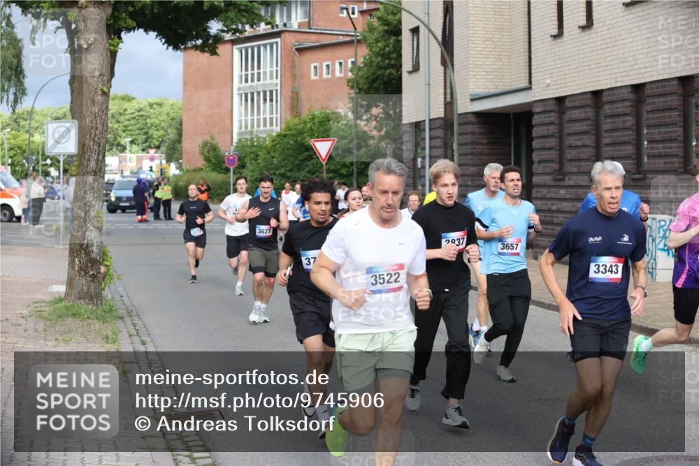 12.06.2026 - Holstenköstenlauf Andreas Tolksdorf http://msf.ph/oto/9745906 12.06.2026 19:09:46 Laufen 3274, 3627, 37, 2937, 3657, 3522, 3343 meine-sportfotos.de