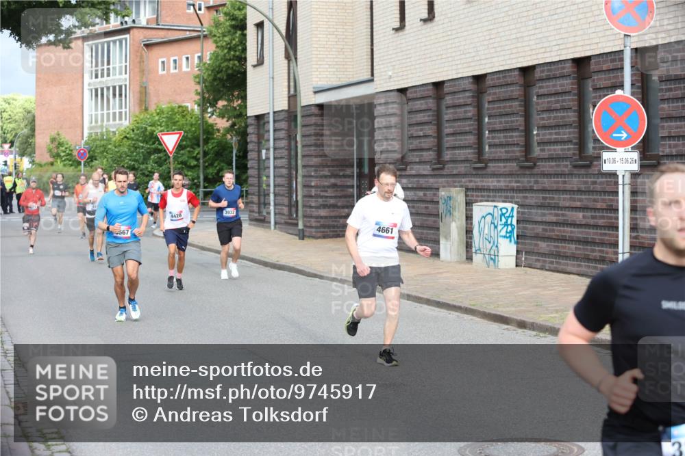 12.06.2026 - Holstenköstenlauf Andreas Tolksdorf http://msf.ph/oto/9745917 12.06.2026 19:09:52 Laufen 567, 4428, 3932, 4661, 10, 06, 15, 06, 26 meine-sportfotos.de