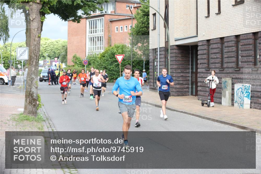 12.06.2026 - Holstenköstenlauf Andreas Tolksdorf http://msf.ph/oto/9745919 12.06.2026 19:09:54 Laufen 3771, 4412, 3567, 3932 meine-sportfotos.de