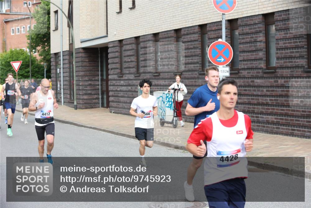 12.06.2026 - Holstenköstenlauf Andreas Tolksdorf http://msf.ph/oto/9745923 12.06.2026 19:09:57 Laufen 4574, 50, 4412, 566, 15, 06, 26, 4428 meine-sportfotos.de