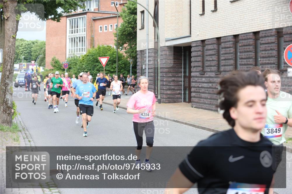 12.06.2026 - Holstenköstenlauf Andreas Tolksdorf http://msf.ph/oto/9745933 12.06.2026 19:10:03 Laufen 415, 3501, 203, 4354, 10, 3849 meine-sportfotos.de