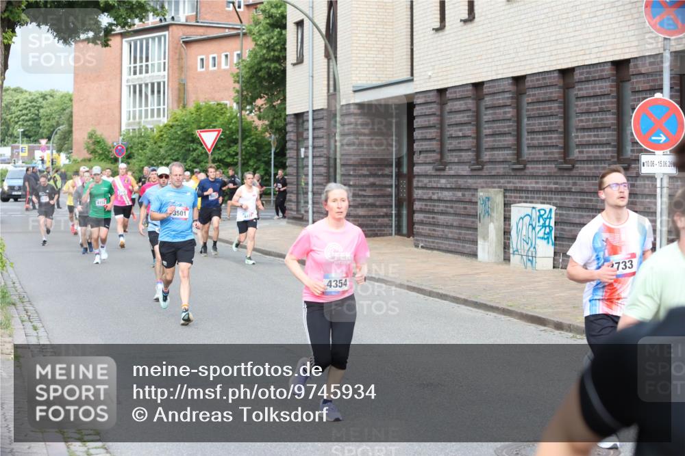 12.06.2026 - Holstenköstenlauf Andreas Tolksdorf http://msf.ph/oto/9745934 12.06.2026 19:10:03 Laufen 4152, 3501, 3827, 2030, 733, 4354, 10, 06, 15, 06, 26 meine-sportfotos.de