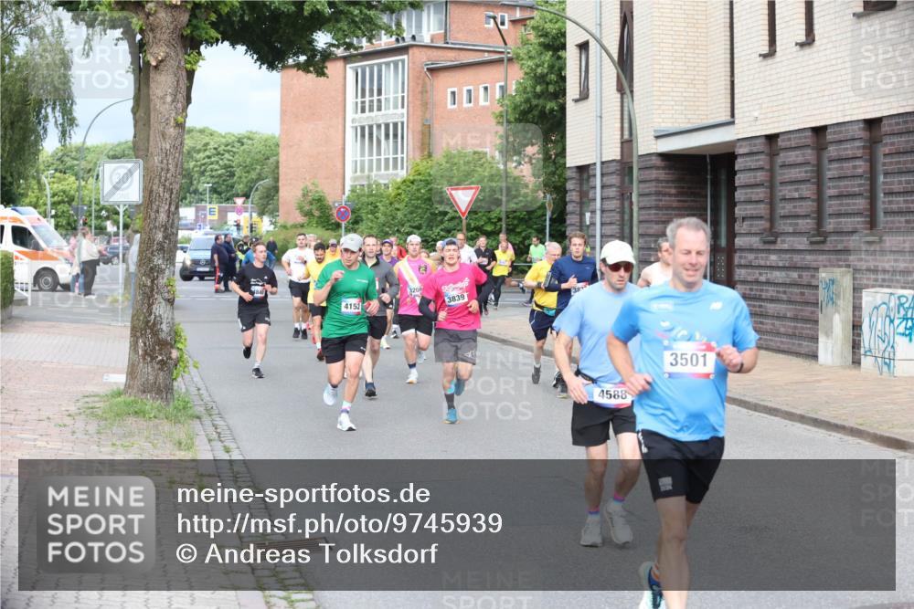 12.06.2026 - Holstenköstenlauf Andreas Tolksdorf http://msf.ph/oto/9745939 12.06.2026 19:10:05 Laufen 4152, 320, 3839, 4588, 3501 meine-sportfotos.de
