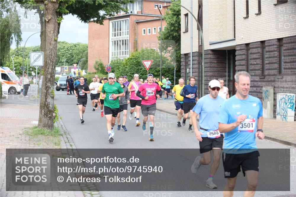12.06.2026 - Holstenköstenlauf Andreas Tolksdorf http://msf.ph/oto/9745940 12.06.2026 19:10:06 Laufen 4840, 3839, 827, 4588, 3501 meine-sportfotos.de