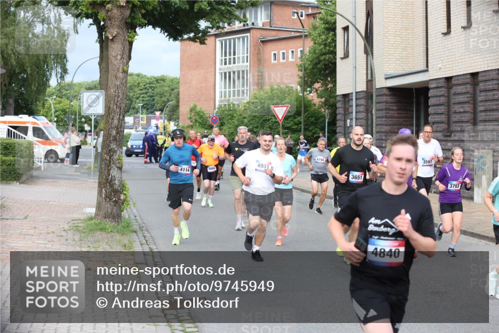 12.06.2026 - Holstenköstenlauf Andreas Tolksdorf http://msf.ph/oto/9745949 12.06.2026 19:10:10 Laufen 4114, 4888, 4931, 4798, 3651, 4840, 3597, 3703 meine-sportfotos.de