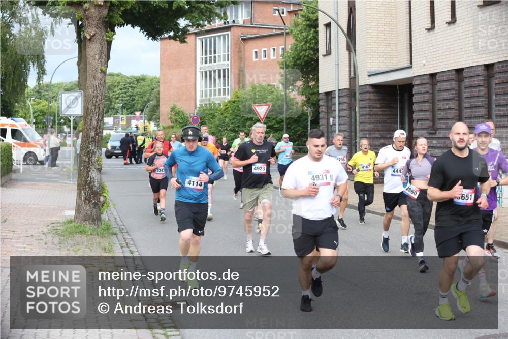 12.06.2026 - Holstenköstenlauf Andreas Tolksdorf http://msf.ph/oto/9745952 12.06.2026 19:10:11 Laufen 3243, 4114, 4923, 4931, 4798, 4167, 4447, 3860, 651 meine-sportfotos.de