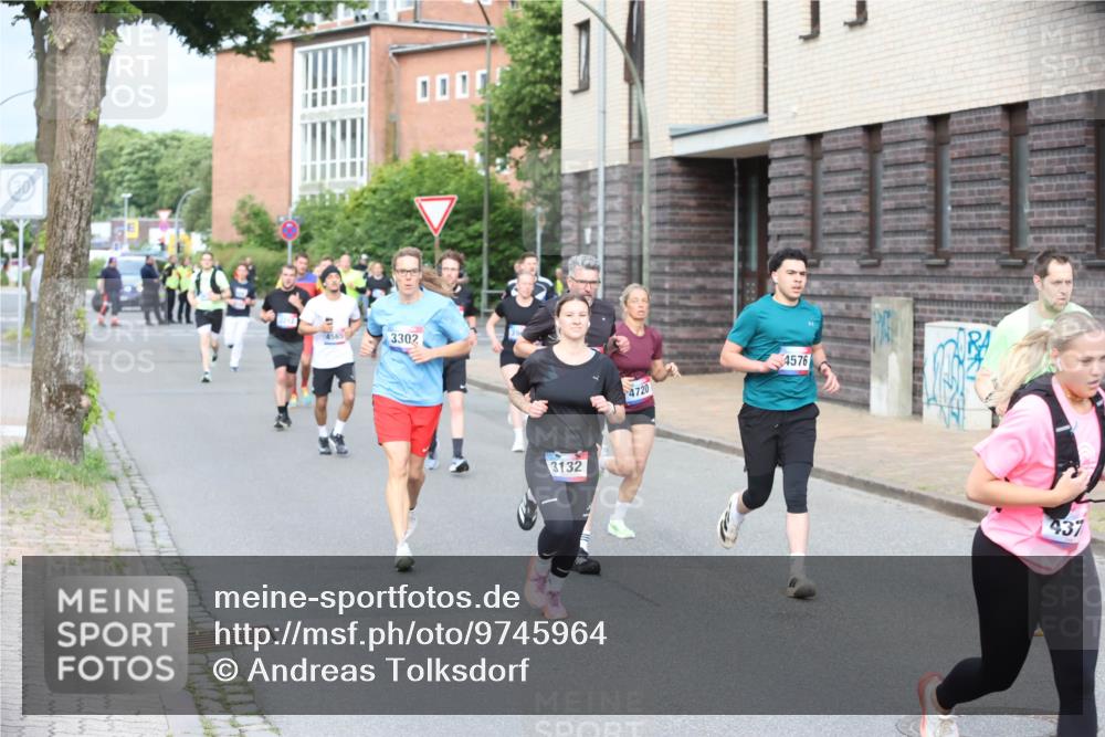 12.06.2026 - Holstenköstenlauf Andreas Tolksdorf http://msf.ph/oto/9745964 12.06.2026 19:10:18 Laufen 4565, 3302, 0005, 3132, 4720, 4576, 437 meine-sportfotos.de