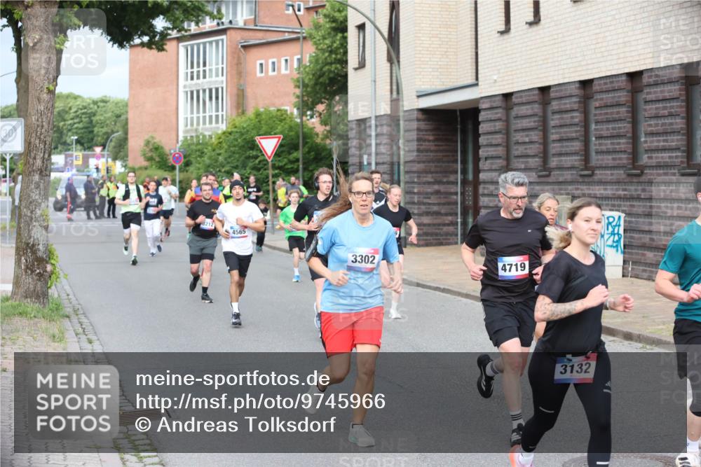 12.06.2026 - Holstenköstenlauf Andreas Tolksdorf http://msf.ph/oto/9745966 12.06.2026 19:10:19 Laufen 4565, 3302, 4719, 3132 meine-sportfotos.de