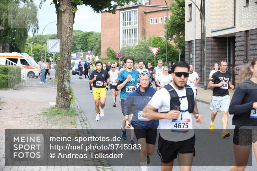 12.06.2026 - Holstenköstenlauf Andreas Tolksdorf http://msf.ph/oto/9745983 12.06.2026 19:10:33 Laufen 4695, 4424, 3039, 4675, 3730, 26, 3 meine-sportfotos.de