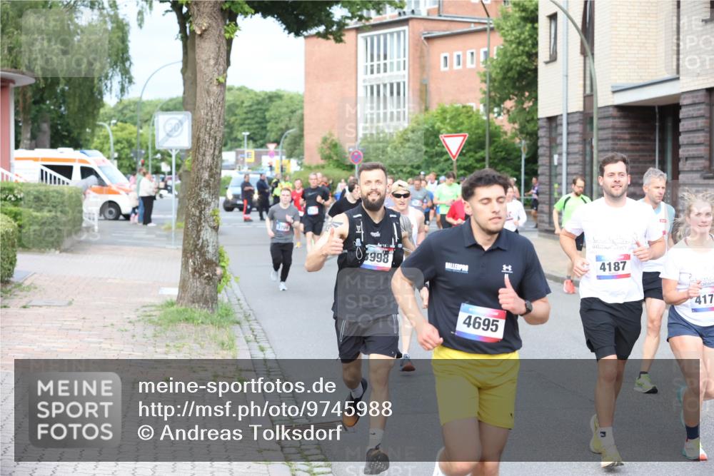 12.06.2026 - Holstenköstenlauf Andreas Tolksdorf http://msf.ph/oto/9745988 12.06.2026 19:10:36 Laufen 3709, 0998, 4187, 417, 4695 meine-sportfotos.de