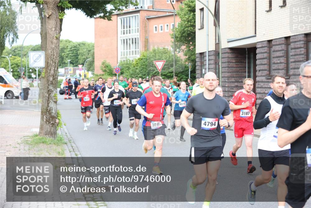 12.06.2026 - Holstenköstenlauf Andreas Tolksdorf http://msf.ph/oto/9746000 12.06.2026 19:10:44 Laufen 11, 4610, 4241, 3705, 3595, 4879, 4794, 3187 meine-sportfotos.de