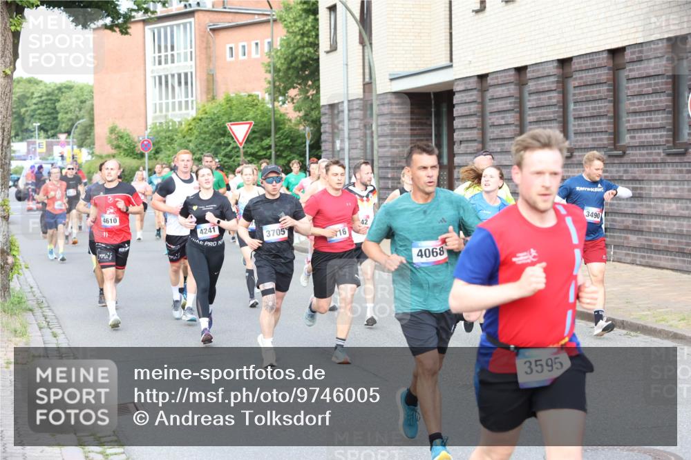 12.06.2026 - Holstenköstenlauf Andreas Tolksdorf http://msf.ph/oto/9746005 12.06.2026 19:10:46 Laufen 4610, 4241, 3705, 16, 4068, 3595, 3490 meine-sportfotos.de