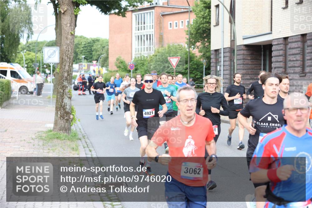 12.06.2026 - Holstenköstenlauf Andreas Tolksdorf http://msf.ph/oto/9746020 12.06.2026 19:10:52 Laufen 30, 4921, 151, 3563, 3062 meine-sportfotos.de