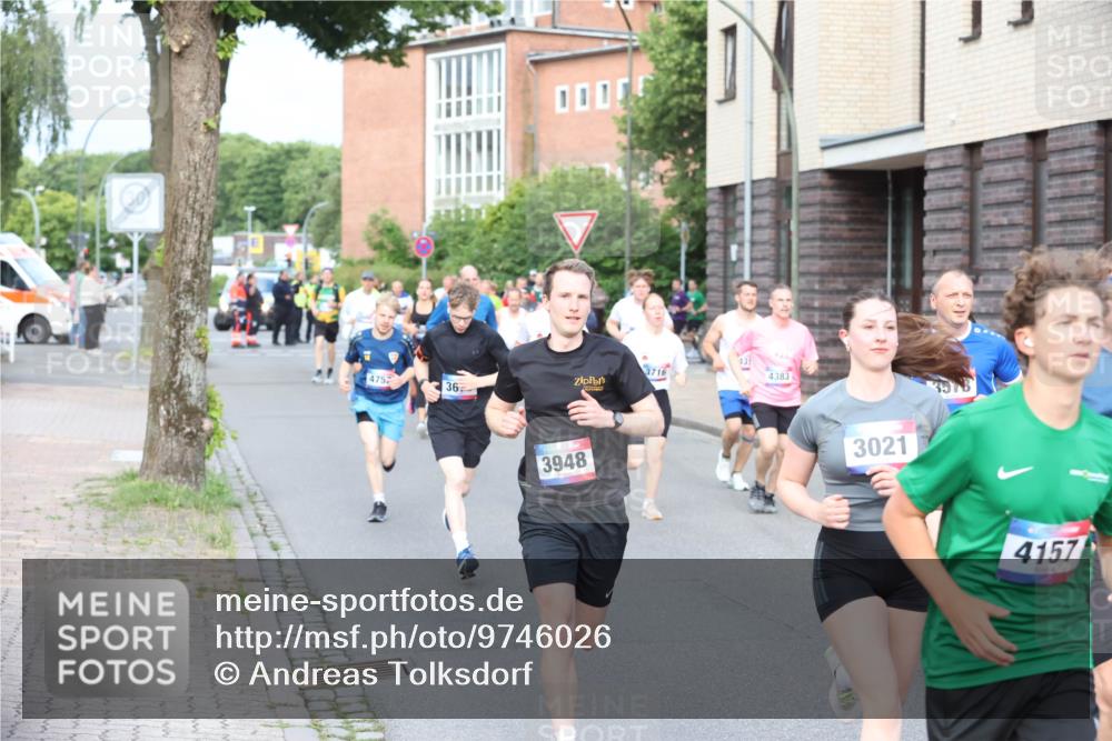 12.06.2026 - Holstenköstenlauf Andreas Tolksdorf http://msf.ph/oto/9746026 12.06.2026 19:10:55 Laufen 4752, 36, 3948, 3716, 4383, 3021, 4157 meine-sportfotos.de