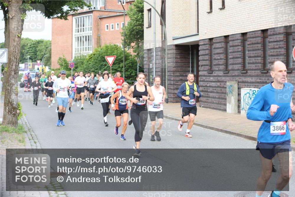 12.06.2026 - Holstenköstenlauf Andreas Tolksdorf http://msf.ph/oto/9746033 12.06.2026 19:10:59 Laufen 4890, 4891, 3200, 4829, 582, 4420, 3255, 3866 meine-sportfotos.de
