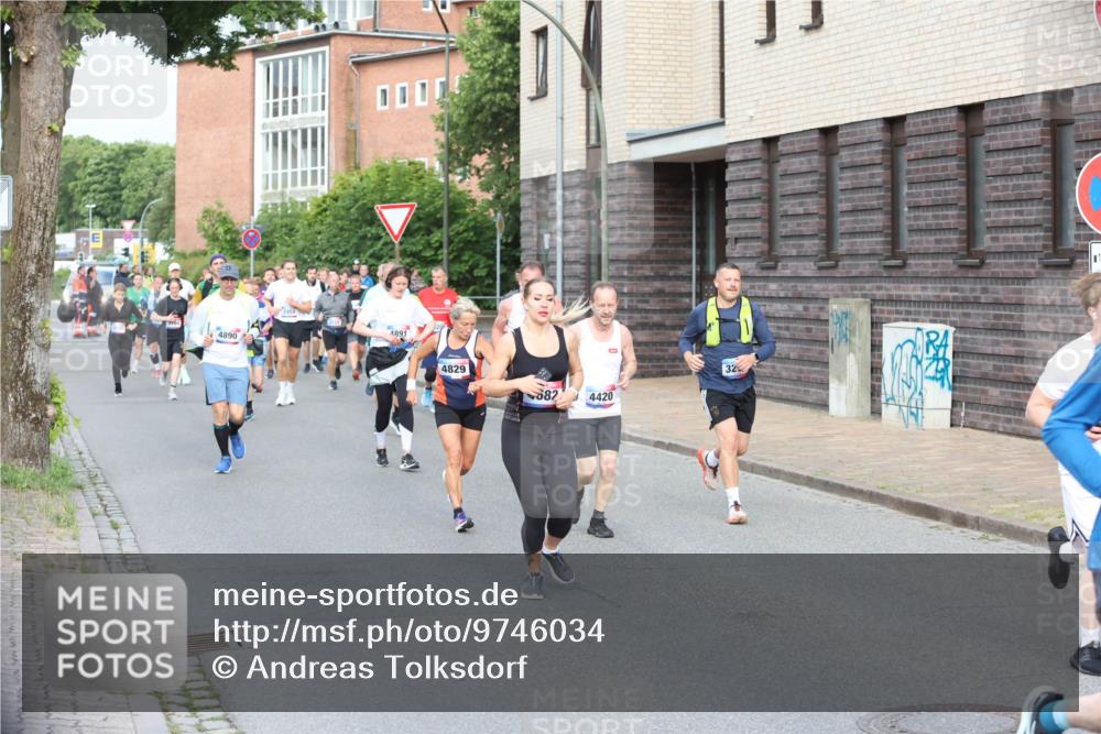 12.06.2026 - Holstenköstenlauf Andreas Tolksdorf http://msf.ph/oto/9746034 12.06.2026 19:10:59 Laufen 1891, 4890, 4829, 682, 4420, 32 meine-sportfotos.de