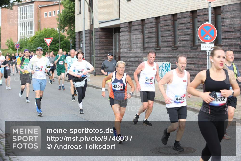 12.06.2026 - Holstenköstenlauf Andreas Tolksdorf http://msf.ph/oto/9746037 12.06.2026 19:11:01 Laufen 3194, 321, 4890, 3147, 4891, 4829, 4443, 10, 06, 15, 06, 26, 4420, 682 meine-sportfotos.de