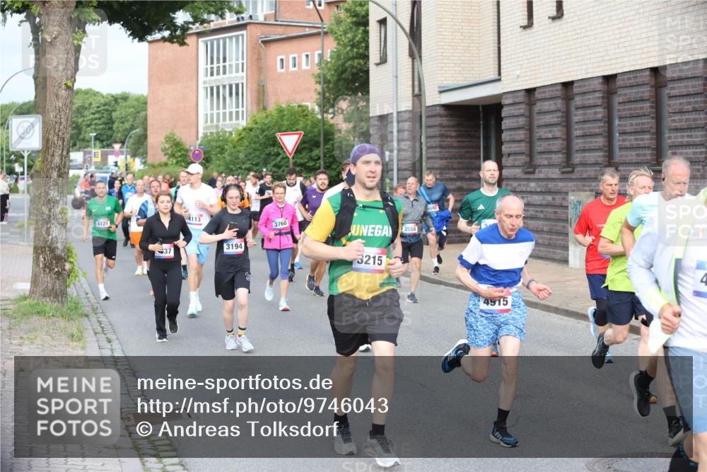 12.06.2026 - Holstenköstenlauf Andreas Tolksdorf http://msf.ph/oto/9746043 12.06.2026 19:11:04 Laufen 4121, 37, 4113, 3194, 3760, 3215, 3558, 4592, 4915 meine-sportfotos.de