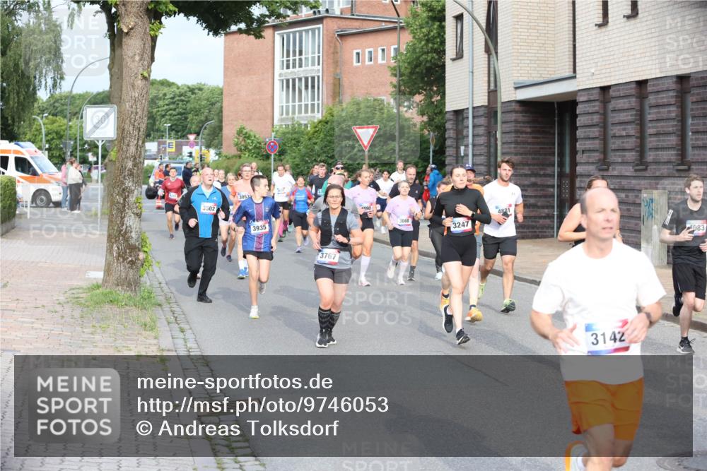 12.06.2026 - Holstenköstenlauf Andreas Tolksdorf http://msf.ph/oto/9746053 12.06.2026 19:11:10 Laufen 3502, 3053, 3935, 3767, 890, 3668, 3247, 4881, 3142, 083 meine-sportfotos.de