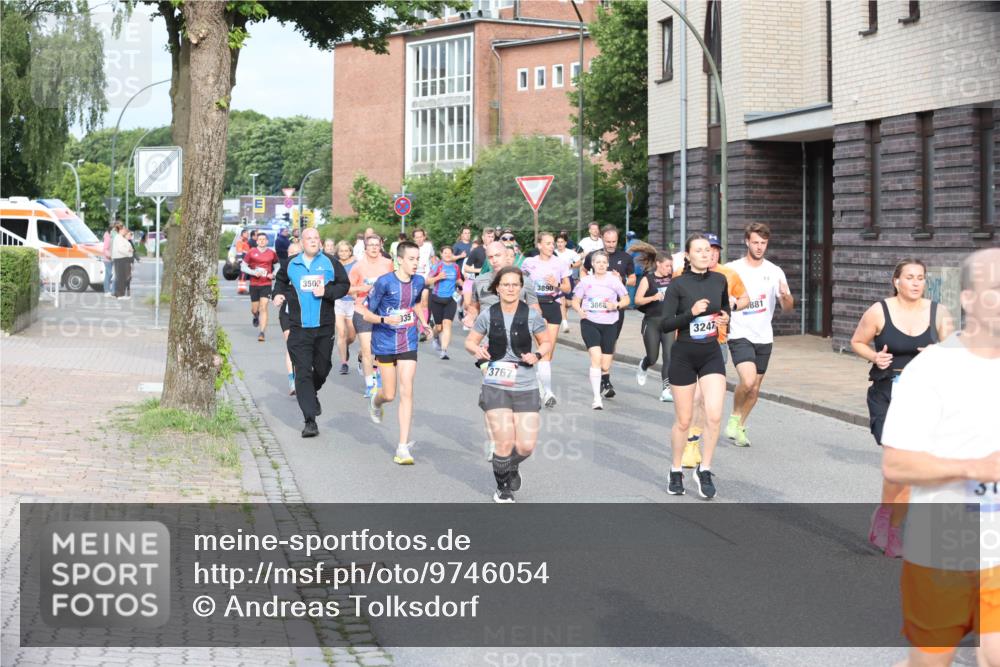12.06.2026 - Holstenköstenlauf Andreas Tolksdorf http://msf.ph/oto/9746054 12.06.2026 19:11:10 Laufen 3502, 135, 3890, 3668, 3767, 881, 3247, 51 meine-sportfotos.de