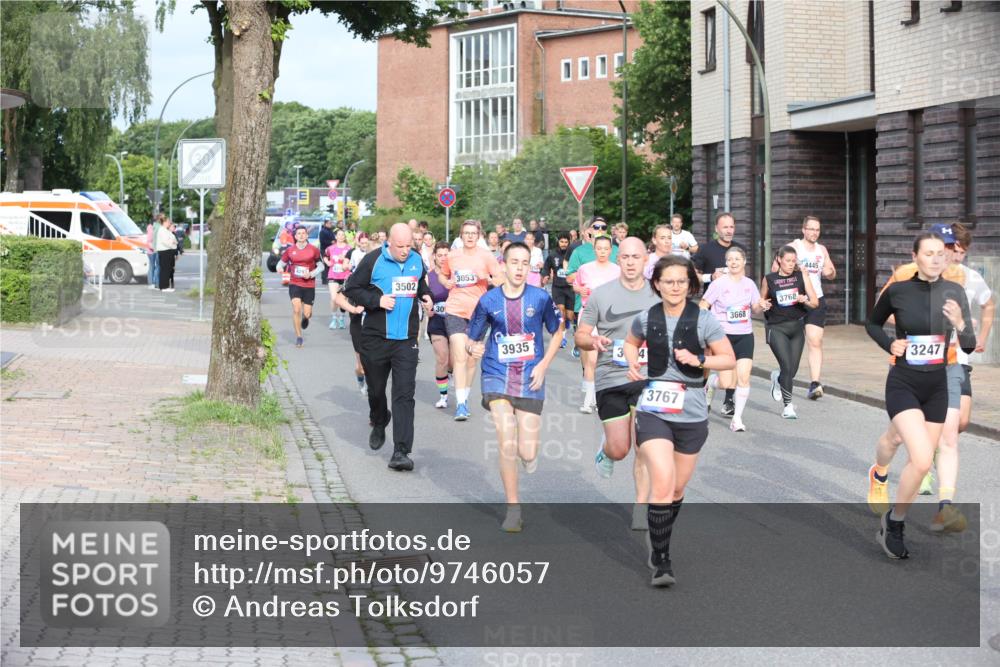 12.06.2026 - Holstenköstenlauf Andreas Tolksdorf http://msf.ph/oto/9746057 12.06.2026 19:11:11 Laufen 3, 3502, 30, 3053, 3935, 3, 4, 3767, 3668, 3768, 4445, 3247 meine-sportfotos.de