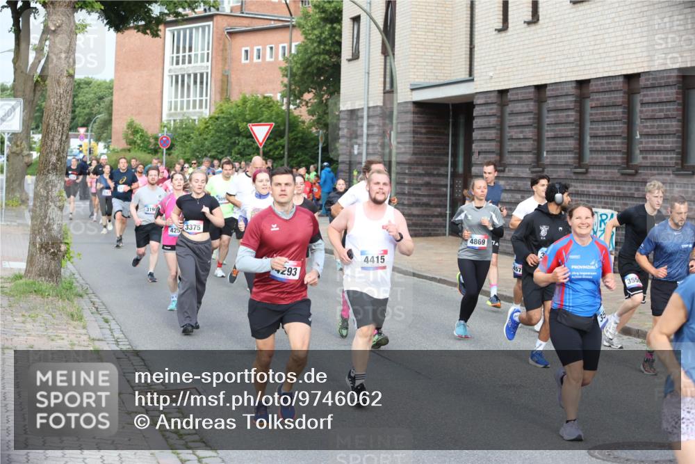 12.06.2026 - Holstenköstenlauf Andreas Tolksdorf http://msf.ph/oto/9746062 12.06.2026 19:11:17 Laufen 3190, 425, 3375, 293, 4415, 4869, 74, 457, 355 meine-sportfotos.de