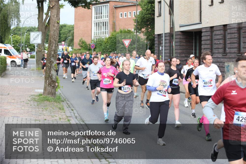 12.06.2026 - Holstenköstenlauf Andreas Tolksdorf http://msf.ph/oto/9746065 12.06.2026 19:11:18 Laufen 3120, 319, 4258, 10, 3375, 4567, 4275, 456, 04, 4838, 429 meine-sportfotos.de
