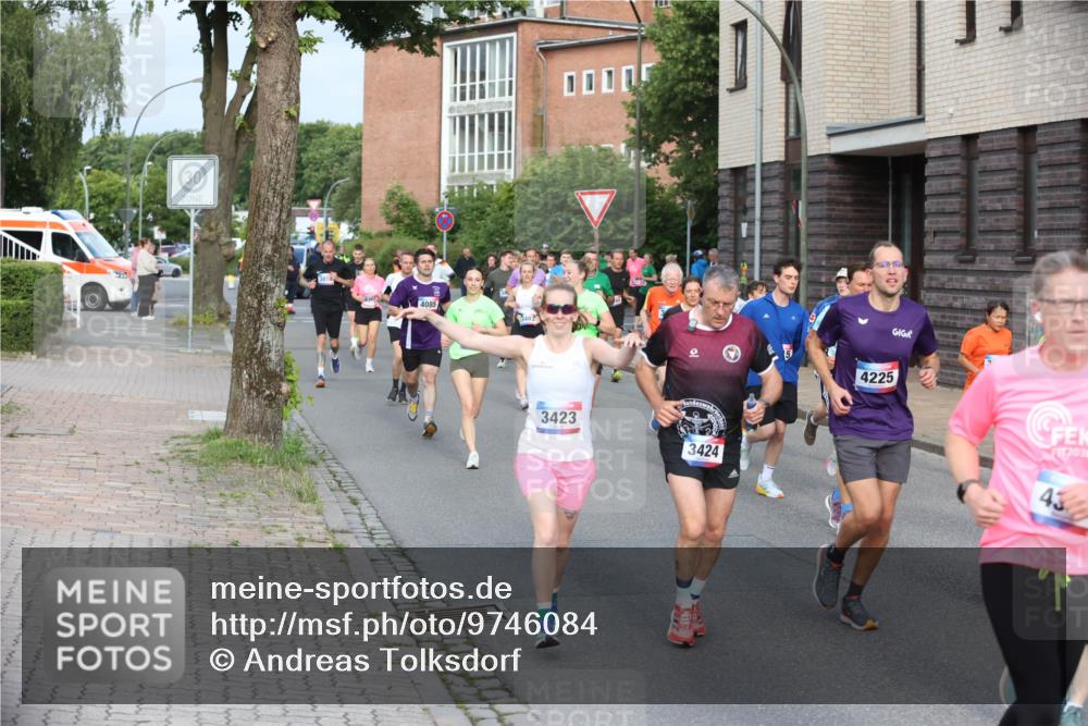 12.06.2026 - Holstenköstenlauf Andreas Tolksdorf http://msf.ph/oto/9746084 12.06.2026 19:11:29 Laufen 4085, 3423, 3424, 4225, 2030, 43 meine-sportfotos.de