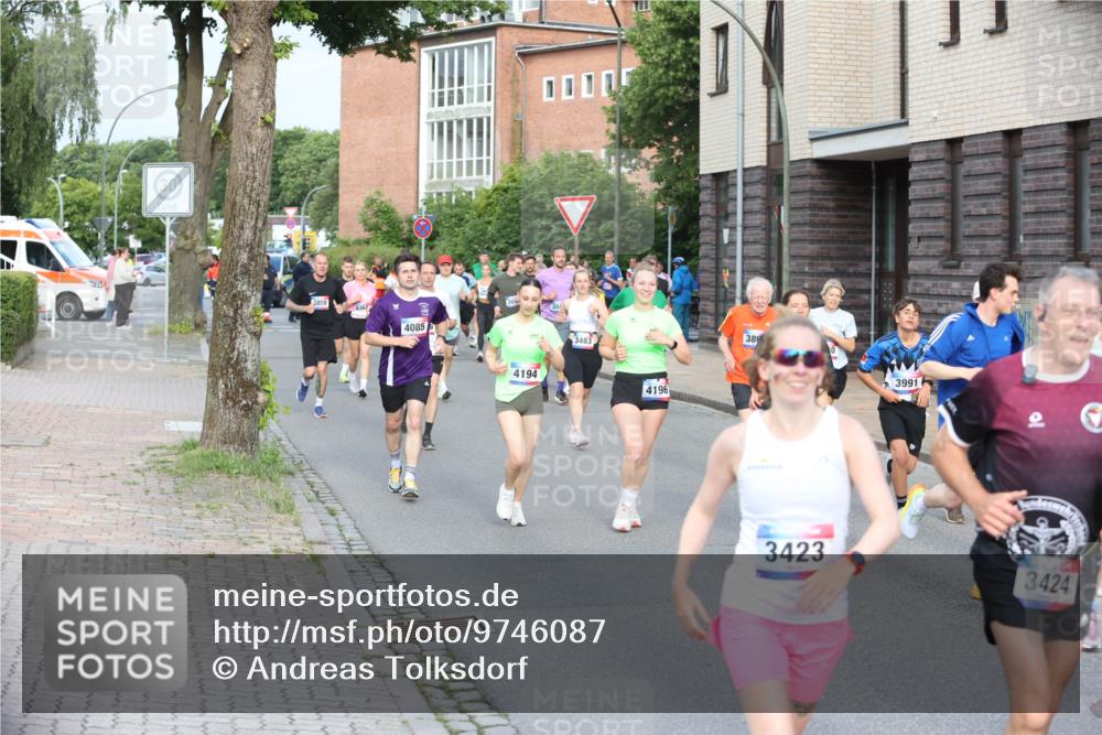 12.06.2026 - Holstenköstenlauf Andreas Tolksdorf http://msf.ph/oto/9746087 12.06.2026 19:11:31 Laufen 2810, 4362, 4085, 4194, 3483, 4196, 38, 3423, 3991, 3424 meine-sportfotos.de